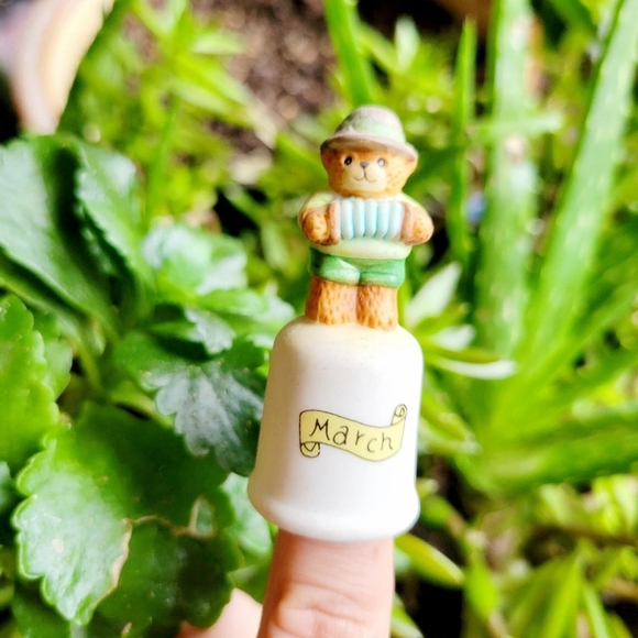 Vintage Lucy Rigg Collectible March Birth Month Bear Thimble - Picture 3 of 6